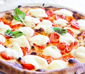Pizza Margherita in 4 Easy Steps