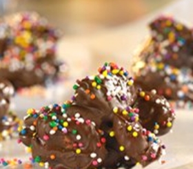 Chocolate Goldfish Pretzel Clusters